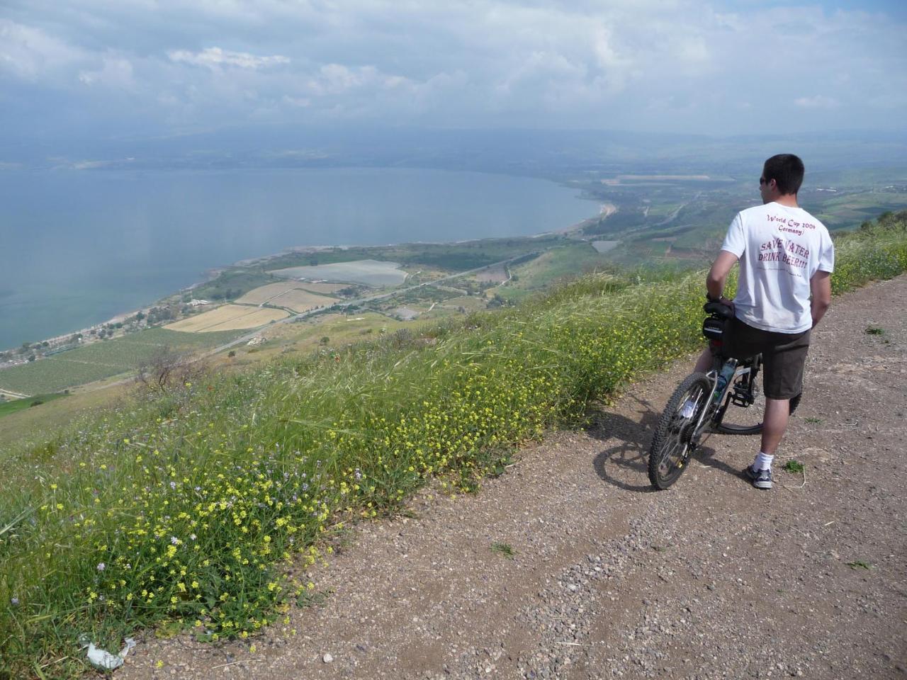 Sea Of Galilee - Genghis Khan In The Golan Giv'at Yo'av Exterior photo